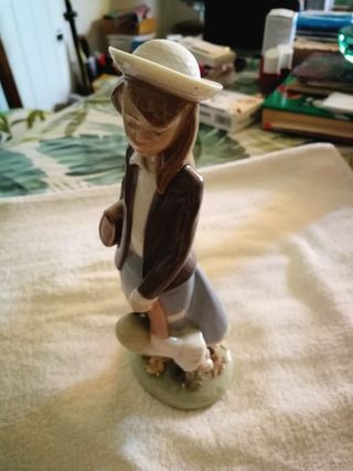 Figura Lladró Niña con Maleta