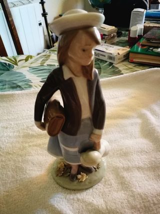 Figura Lladró Niña con Maleta