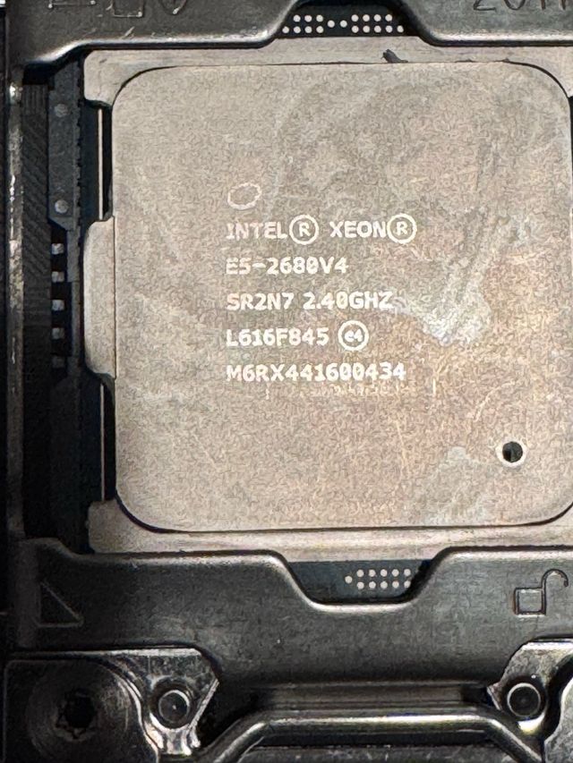 Placa base  Qiyida x99-D4  + 2 módulos de 8gb