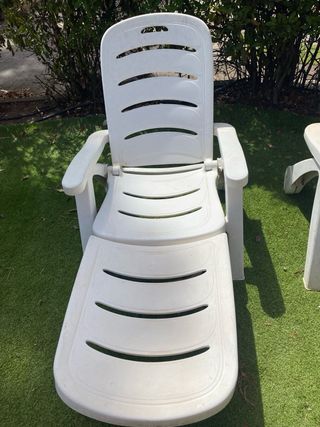 7 hamacas piscina blancas