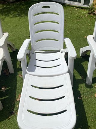 7 hamacas piscina blancas