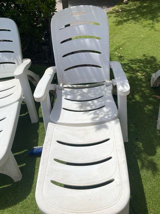 7 hamacas piscina blancas
