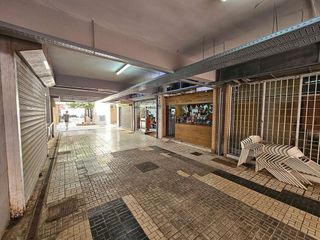 Local comercial en venta en Puerta Blanca en Málaga