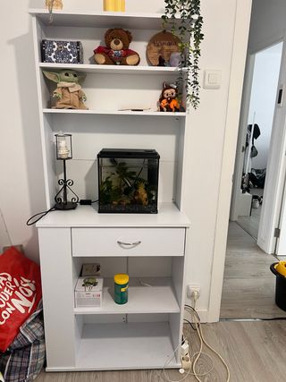 Mueble blanco con estantes - Como nuevo