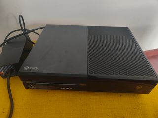 Xbox One negra con caja