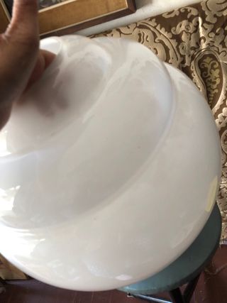 Lampada parlumevintage in vetro opalino grande 
