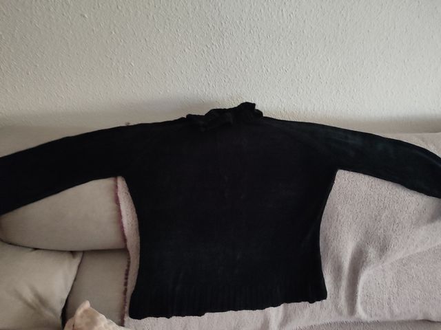 Jersey negro cuello alto