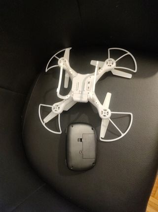 Dron Logi blanco y negro