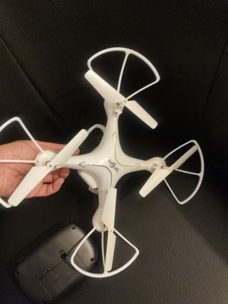 Dron Logi blanco y negro