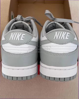 Sneakers mujer casual pareja outfit moderno