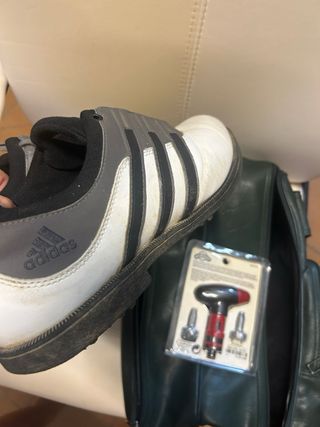 Zapatos golf Adidas + funda + herramienta talla 42