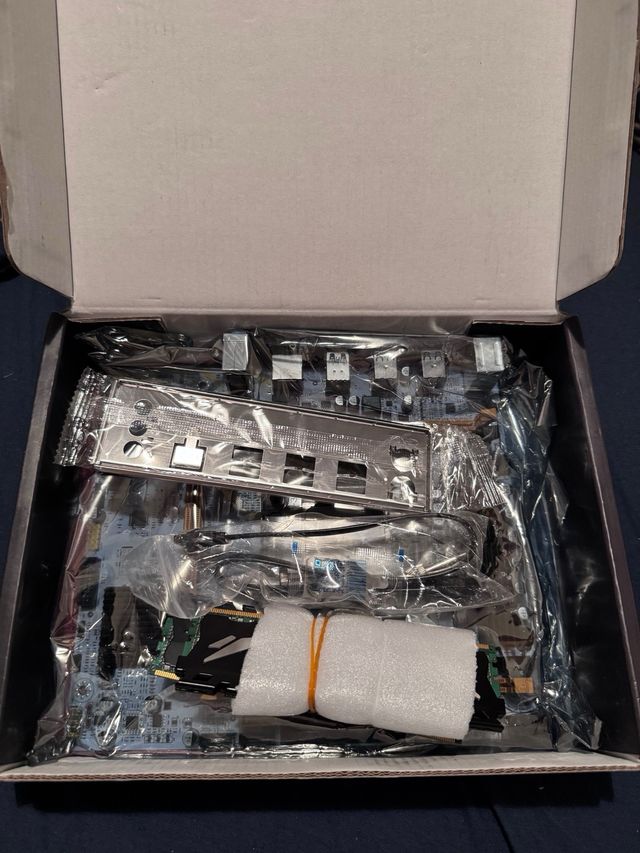 Placa base + 2x16GB RAM DDR4