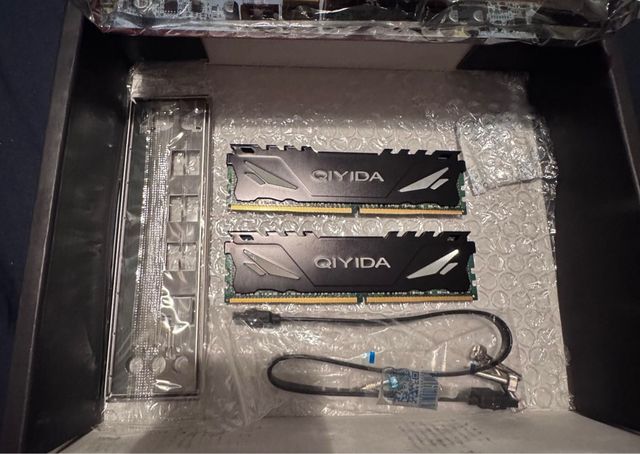 Placa base + 2x16GB RAM DDR4