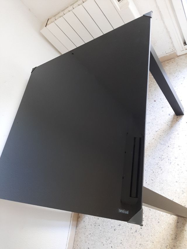 Mesa negra cristal templado y metal