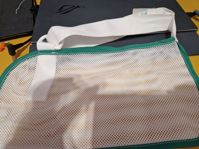 Cabestrillo malla: brazo derecho/izquierdo