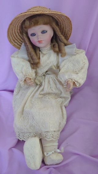 Muñeca porcelana vestido antiguo