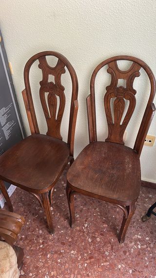 2 Sillas antiguas de madera