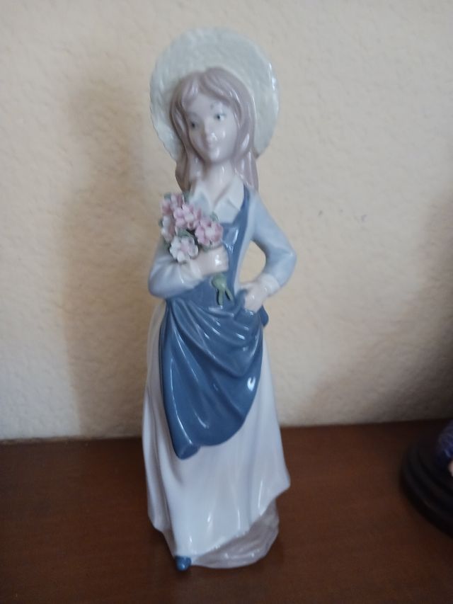 Figura porcelana niña campesina 27cm