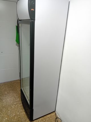 Nevera expositora bebidas