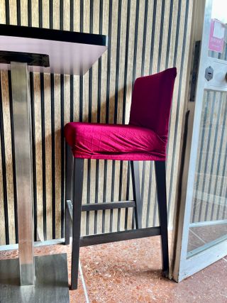 Tavolo 2 sedie alte stile bar