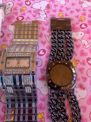 4 Relojes - varios estilos  sin pilas