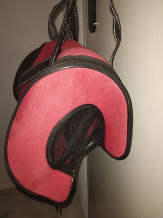 Trasportín rojo para perro pequeño