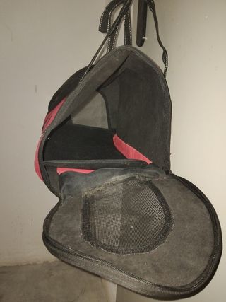 Trasportín rojo para perro pequeño