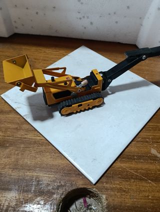  retroexcavadora y camión con cesta mini Sanson.