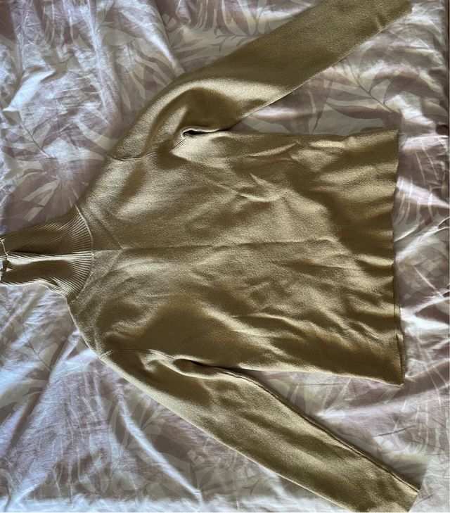 Jersey cuello alto dorado Zara