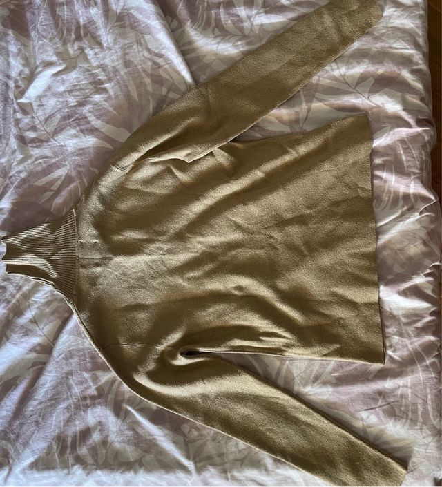 Jersey cuello alto dorado Zara