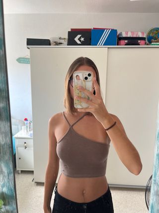 Top marrón Pull&Bear asimétrico