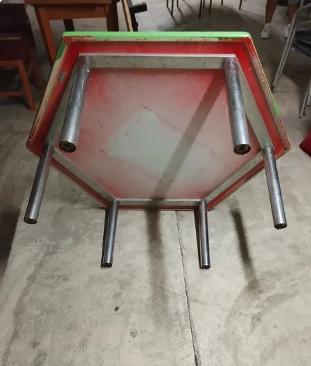 Tavolo per bambini esagonale verde per 6 giochi per bambini