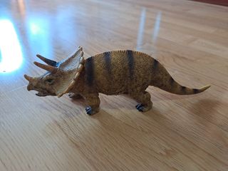 Triceratops Juguete. Figura realista