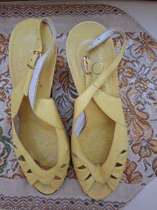 Sandali gialli vintage