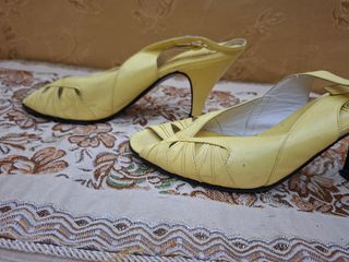 Sandali gialli vintage