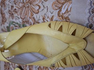 Sandali gialli vintage