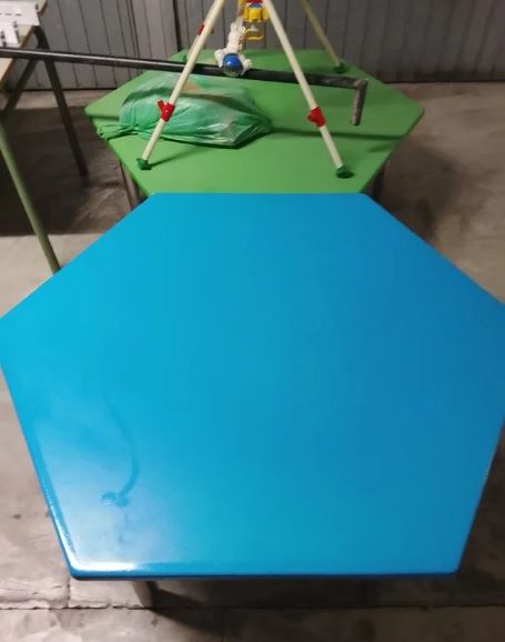 Tavolo per bambini esagonale blu per 6 giochi per bambini