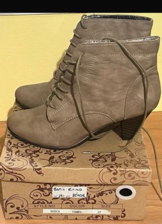 Botines beige c/cordones -talla 37