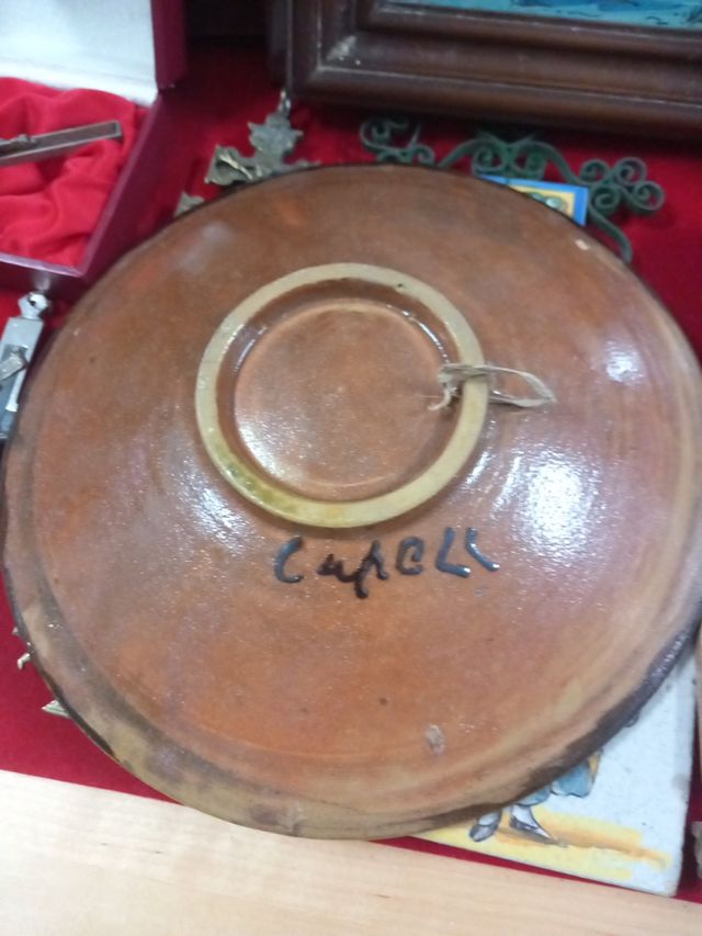 Platos cerámica pintados a mano y azulejos