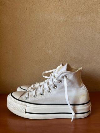 Converse con plataforma-Blancas+ spray protector 

