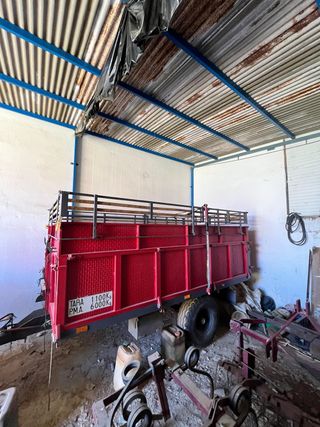 Remolque agrícola basculante 1100/6000kg