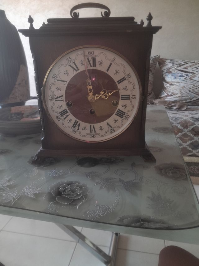 Reloj antiguo de madera