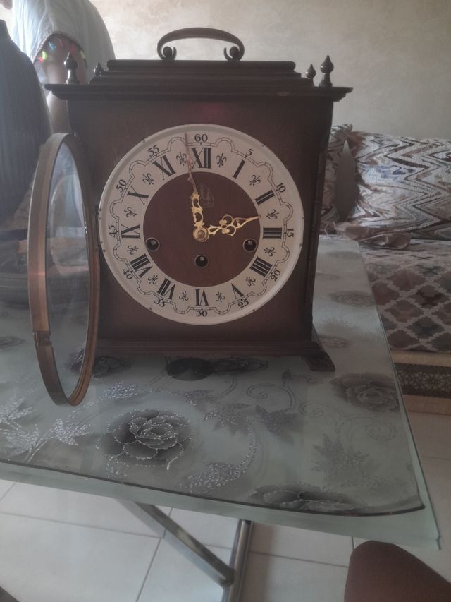 Reloj antiguo de madera