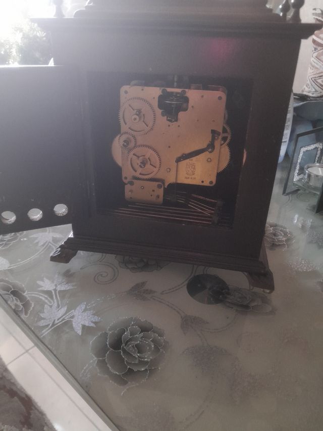 Reloj antiguo de madera