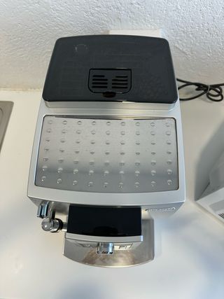 Cafetera Delonghi ECAM 23.420.SB - superautomática