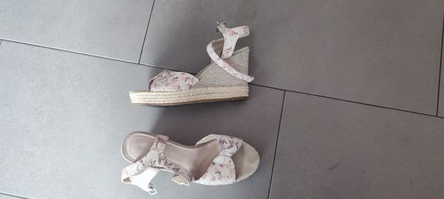 Sandalias cuña beige-rosa