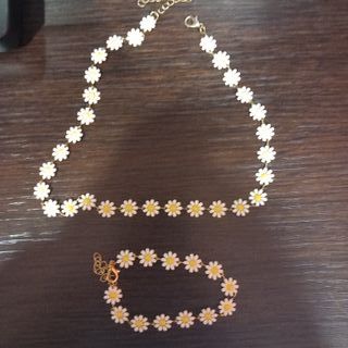 Collana e braccialetto margherita