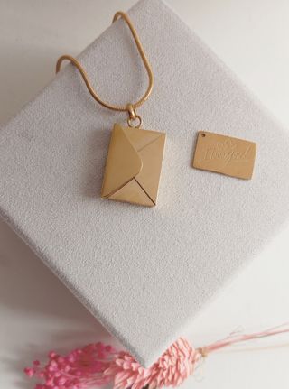 Colgante Sobre Dorado - 'Te Amo'