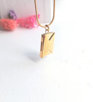 Colgante Sobre Dorado - 'Te Amo'