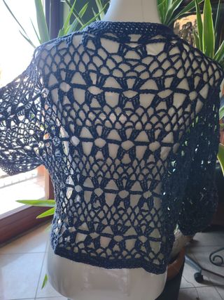 Gilet grigio lavorato a maglia